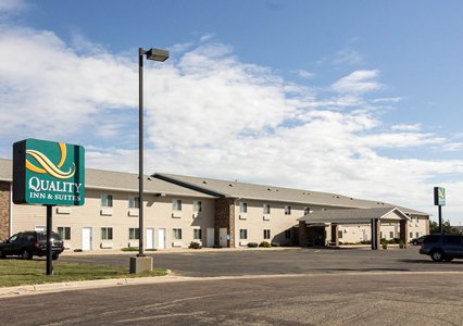 Pet Friendly Quality Inn & Suites in Watertown, South Dakota