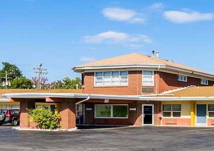 Pet Friendly Econo Lodge Topeka Blvd. in Topeka, Kansas