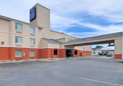 Pet Friendly Econo Lodge Champaign Urbana - University Area in Urbana, Illinois