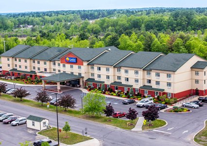 Pet Friendly Comfort Inn & Suites adj to Akwesasne Mohawk Casino in Hogansburg, New York