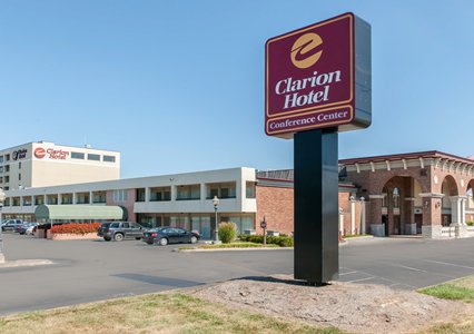 Pet Friendly Clarion Hotel and Conference Center in Columbus, Indiana
