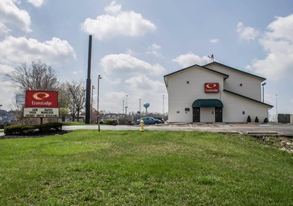 Pet Friendly Econo Lodge in Akron, Ohio