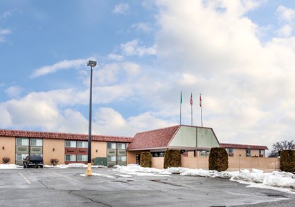 Pet Friendly Quality Inn & Suites Okanogan - Omak in Okanogan, Washington