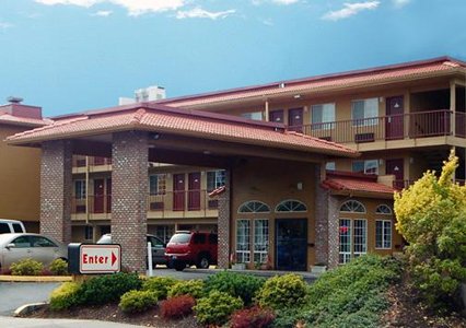 Pet Friendly Econo Lodge at Port of Portland in Portland, Oregon