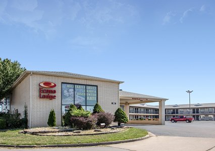 Pet Friendly Econo Lodge in Saint Robert, Missouri