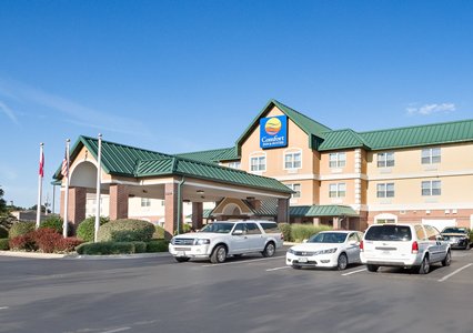 Pet Friendly Comfort Inn & Suites Fayetteville in Fayetteville, Arkansas