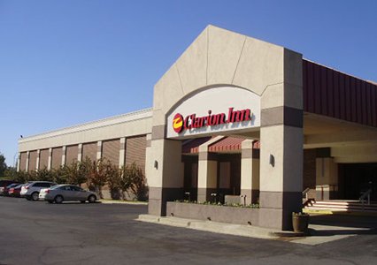 Pet Friendly Clarion Inn Tulsa International Airport in Tulsa, Oklahoma