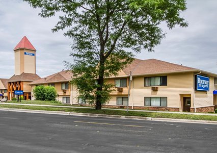 Pet Friendly Rodeway Inn & Suites WI Madison-Northeast in Madison, Wisconsin