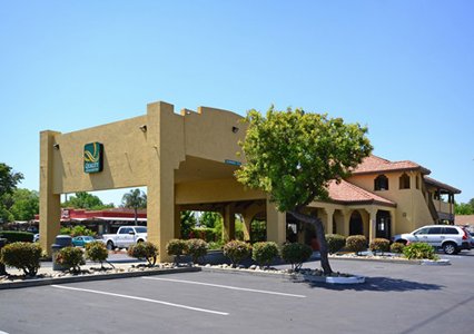Pet Friendly Quality Inn & Suites in Gilroy, California