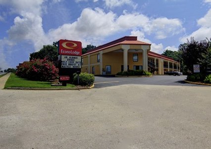 Pet Friendly Econo Lodge in Auburn, Alabama