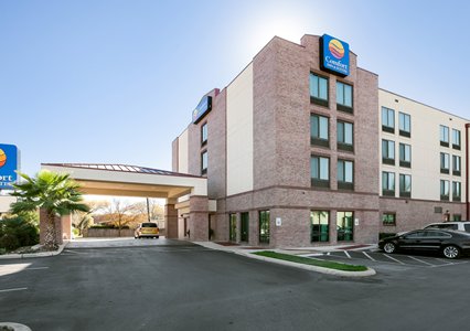 Pet Friendly Comfort Inn & Suites Airport in San Antonio, Texas