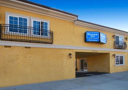 Pet Friendly Santa Fee Inn in Huntington Park, California