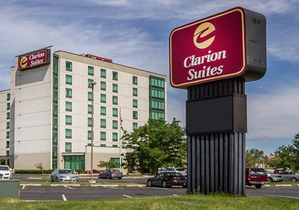 Pet Friendly Clarion Suites at the Alliant Energy Center in Madison, Wisconsin