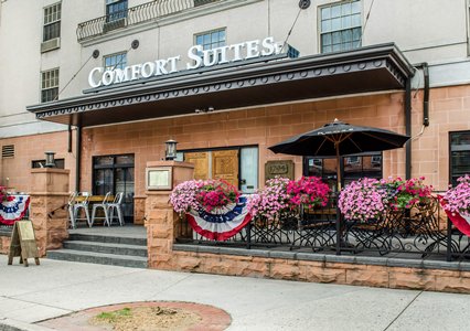 Pet Friendly Comfort Suites Downtown Carlisle in Carlisle, Pennsylvania