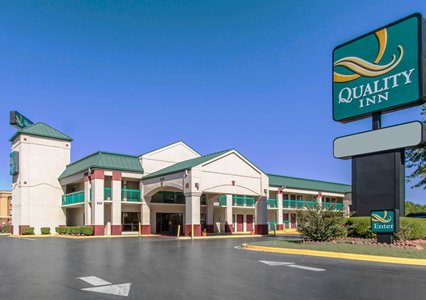 Pet Friendly Quality Inn Fort Campbell in Oak Grove, Kentucky