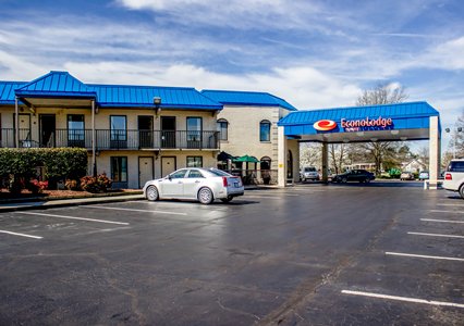 Pet Friendly Econo Lodge in Fayetteville, North Carolina