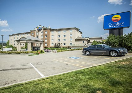 Pet Friendly Comfort Inn & Suites in Salmon Arm, British Columbia