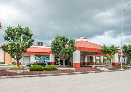 Pet Friendly Quality Inn & Suites Kansas City I-435N Near Sports Complex in Kansas City, Missouri