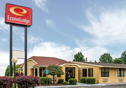 Pet Friendly Econo Lodge in Norwalk, Ohio