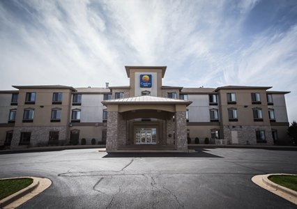 Pet Friendly Comfort Inn in Crystal Lake, Illinois