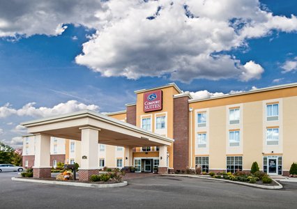 Pet Friendly Comfort Suites Marietta-Parkersburg in Marietta, Ohio