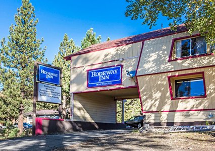 Pet Friendly Rodeway Inn Wildwood Inn in Mammoth Lakes, California