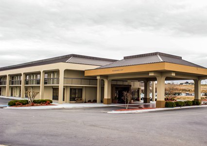 Pet Friendly Quality Inn in Roanoke Rapids, North Carolina