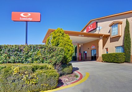 Pet Friendly Econo Lodge in Decatur, Texas