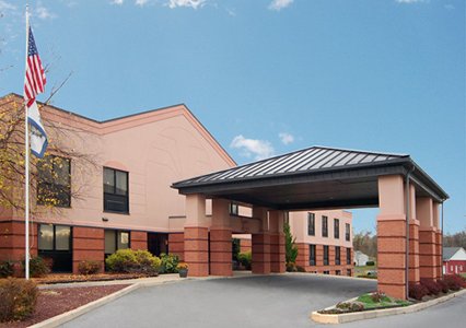 Pet Friendly Quality Inn & Suites Kearneysville - Martinsburg in Kearneysville, West Virginia