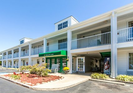 Pet Friendly Quality Inn in Decherd, Tennessee