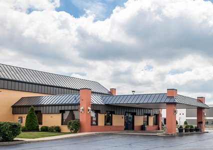 Pet Friendly Econo Lodge in Lebanon, Indiana