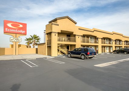 Pet Friendly Econo Lodge Hesperia I-15 in Hesperia, California