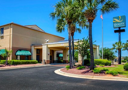 Pet Friendly Quality Inn & Suites in Mobile, Alabama