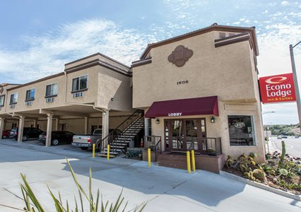 Pet Friendly Econo Lodge  Inn & Suites in Fallbrook, California