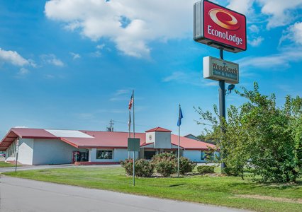 Pet Friendly Econo Lodge in Evansville, Indiana