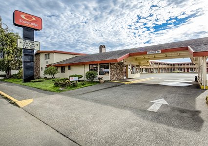 Pet Friendly Econo Lodge Inn & Suites in Hoquiam, Washington