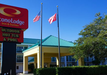 Pet Friendly Econo Lodge  Inn & Suites in Foley, Alabama