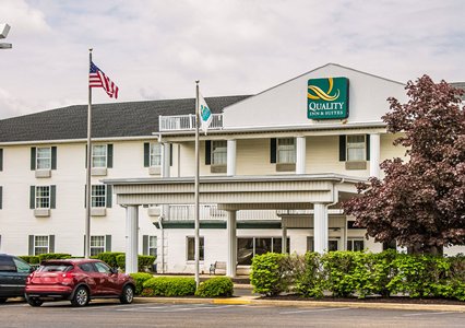 Pet Friendly Quality Inn & Suites Bellville - Mansfield in Bellville, Ohio