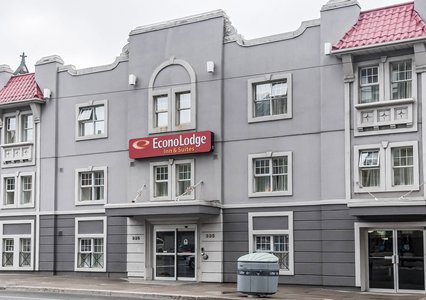 Pet Friendly Econo Lodge Inn & Suites Downtown in Toronto, Ontario