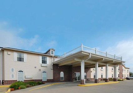 Pet Friendly Quality Inn & Suites Chesterfield Village in Springfield, Missouri