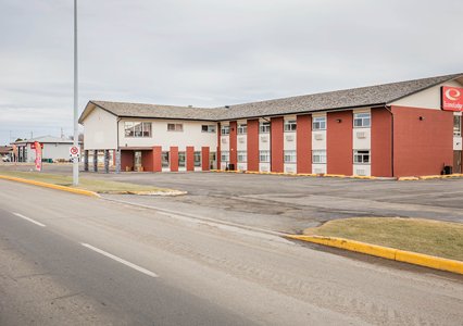 Pet Friendly Econo Lodge in Taber, Alberta