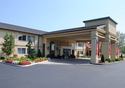 Pet Friendly Clarion Inn Seekonk - Providence in Seekonk, Massachusetts