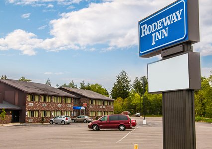 Pet Friendly Rodeway Inn in Muskegon, Michigan