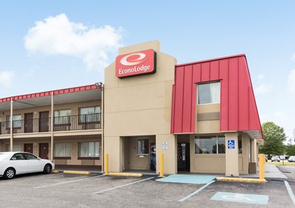 Pet Friendly Econo Lodge Town Center in Virginia Beach, Virginia