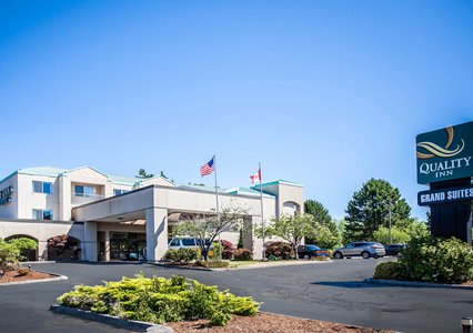 Pet Friendly Grand Suites Bellingham in Bellingham, Washington