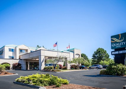 Pet Friendly Grand Suites Bellingham in Bellingham, Washington