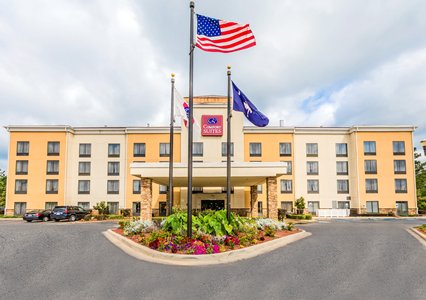 Pet Friendly Comfort Suites in Clinton, South Carolina