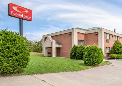 Pet Friendly Econo Lodge in Dexter, Missouri