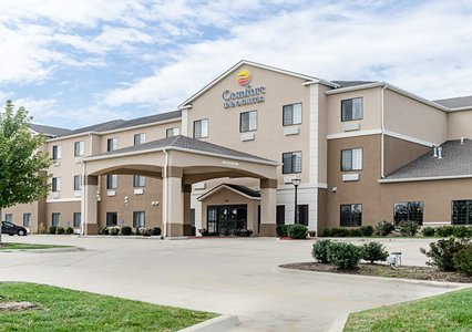 Pet Friendly Comfort Inn & Suites Lawrence - University Area in Lawrence, Kansas