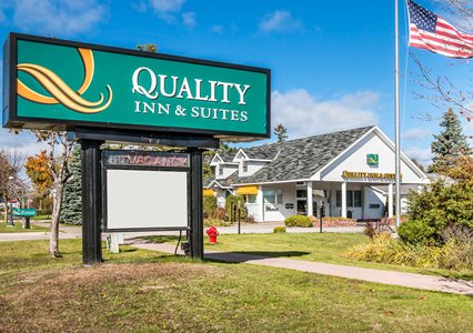 Pet Friendly Quality Inn & Suites Beachfront in Mackinaw City, Michigan